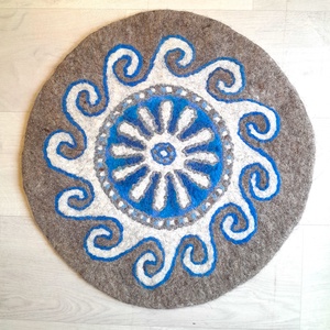 Nap 12-  nemez ülőpárna, kézzel készült - művészet - textilkép - nemezelt - Meska.hu