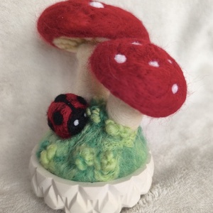 Tűnemezelt gombák katicabogárral - Meska.hu