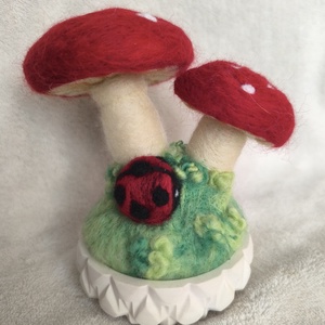 Tűnemezelt gombák katicabogárral - otthon & életmód - dekoráció - asztal és polc dekoráció - asztaldísz - Meska.hu