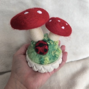 Tűnemezelt gombák katicabogárral - otthon & életmód - dekoráció - asztal és polc dekoráció - asztaldísz - Meska.hu