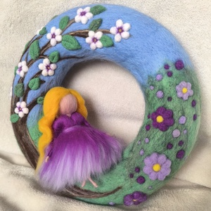 Tavasztündér tűnemezelt ajtódísz  - otthon & életmód - dekoráció - ajtó- és ablak dekoráció - ajtódísz & kopogtató - Meska.hu