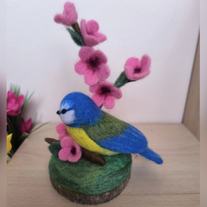 Cinege virágzó faágon - asztaldísz  - otthon & életmód - dekoráció - asztal és polc dekoráció - asztaldísz - Meska.hu