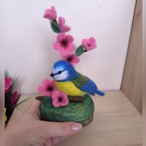 Cinege virágzó faágon - asztaldísz  - otthon & életmód - dekoráció - asztal és polc dekoráció - asztaldísz - Meska.hu