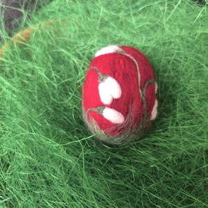 Húsvéti tojás tűnemezeléssel - Piros hóvirágos - Meska.hu