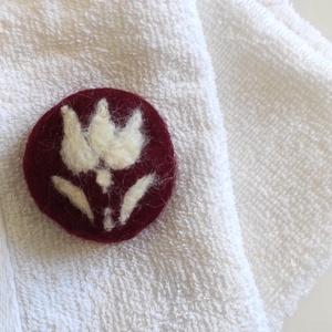 Fehér tulipános nemez szappan - Meska.hu