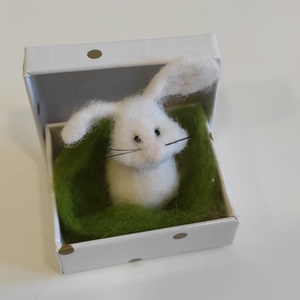 Nyuszi...a hiúbb - nemez figura - Meska.hu