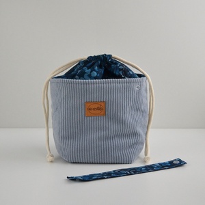 Közepes méretű behúzós projekt táska kézimunkához (világoskék kordbársony) - táska & tok - kézitáska & válltáska - kézitáska - Meska.hu Közepes méretű behúzós projekt táska kézimunkához (világoskék kordbársony) - táska & tok - kézitáska & válltáska - kézitáska - Meska.hu