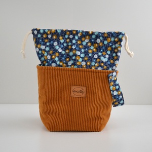 Közepes méretű behúzós projekt táska kézimunkához (mustár kordbársony) - táska & tok - kézitáska & válltáska - kézitáska - Meska.hu Közepes méretű behúzós projekt táska kézimunkához (mustár kordbársony) - táska & tok - kézitáska & válltáska - kézitáska - Meska.hu