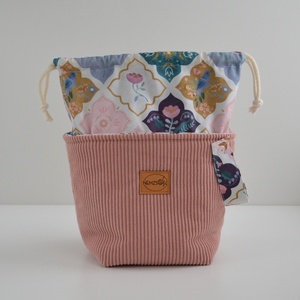 Közepes méretű behúzós projekt táska kézimunkához (rózsaszín kordbársony) - táska & tok - kézitáska & válltáska - kézitáska - Meska.hu Közepes méretű behúzós projekt táska kézimunkához (rózsaszín kordbársony) - táska & tok - kézitáska & válltáska - kézitáska - Meska.hu