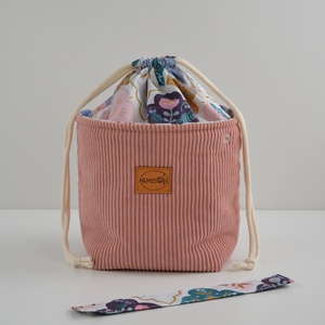 Közepes méretű behúzós projekt táska kézimunkához (rózsaszín kordbársony) - táska & tok - kézitáska & válltáska - kézitáska - Meska.hu Közepes méretű behúzós projekt táska kézimunkához (rózsaszín kordbársony) - táska & tok - kézitáska & válltáska - kézitáska - Meska.hu