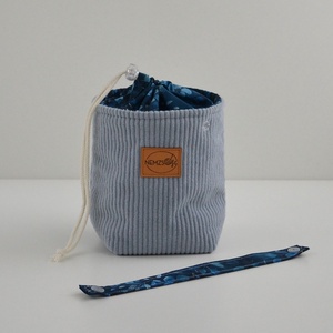 Kis méretű behúzós projekt táska kézimunkához (világoskék kordbársony) - táska & tok - kézitáska & válltáska - kézitáska - Meska.hu Kis méretű behúzós projekt táska kézimunkához (világoskék kordbársony) - táska & tok - kézitáska & válltáska - kézitáska - Meska.hu