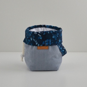 Kis méretű behúzós projekt táska kézimunkához (világoskék kordbársony) - táska & tok - kézitáska & válltáska - kézitáska - Meska.hu Kis méretű behúzós projekt táska kézimunkához (világoskék kordbársony) - táska & tok - kézitáska & válltáska - kézitáska - Meska.hu