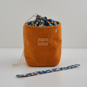Kis méretű behúzós projekt táska kézimunkához (mustár kordbársony) - táska & tok - kézitáska & válltáska - kézitáska - Meska.hu Kis méretű behúzós projekt táska kézimunkához (mustár kordbársony) - táska & tok - kézitáska & válltáska - kézitáska - Meska.hu