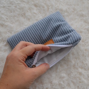 Kis cipzáros nesszeszer (világoskék kordbársony) - táska & tok - kézitáska & válltáska - belső rendező - Meska.hu Kis cipzáros nesszeszer (világoskék kordbársony) - táska & tok - kézitáska & válltáska - belső rendező - Meska.hu