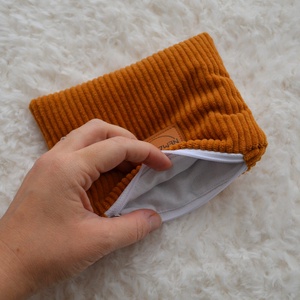 Kis cipzáros nesszeszer (mustár kordbársony) - táska & tok - kézitáska & válltáska - belső rendező - Meska.hu