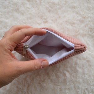 Kis cipzáros nesszeszer (rózsaszín kordbársony) - táska & tok - kézitáska & válltáska - belső rendező - Meska.hu Kis cipzáros nesszeszer (rózsaszín kordbársony) - táska & tok - kézitáska & válltáska - belső rendező - Meska.hu