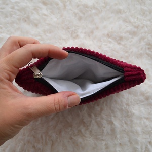 Kis cipzáros nesszeszer (bordó kordbársony) - táska & tok - kézitáska & válltáska - belső rendező - Meska.hu Kis cipzáros nesszeszer (bordó kordbársony) - táska & tok - kézitáska & válltáska - belső rendező - Meska.hu
