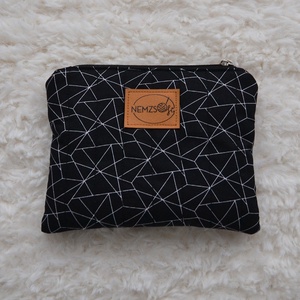 Kis cipzáros nesszeszer (fekete geometrikus), Táska & Tok, Kézitáska & válltáska, Belső rendező, Varrás, MESKA