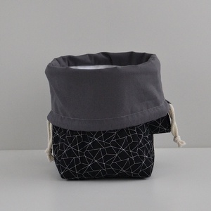 Közepes méretű behúzós projekt táska kézimunkához (fekete geometrikus) - táska & tok - kézitáska & válltáska - kézitáska - Meska.hu