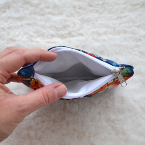 Kis cipzáros nesszeszer (kék virágos) - táska & tok - kézitáska & válltáska - belső rendező - Meska.hu