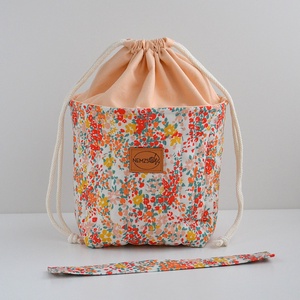 Közepes méretű behúzós projekt táska kézimunkához (apró virágos) - táska & tok - kézitáska & válltáska - kézitáska - Meska.hu