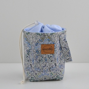 Kis méretű behúzós projekt táska kézimunkához (világoskék Liberty Ianthe Blossom B Tana Lawn), Táska & Tok, Kézitáska & válltáska, Kézitáska, Varrás, MESKA