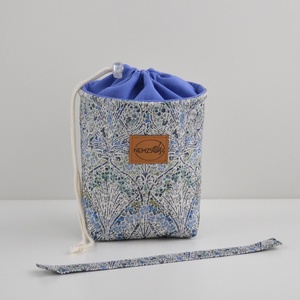 Kis méretű behúzós projekt táska kézimunkához (kék Liberty Ianthe Blossom B Tana Lawn) - táska & tok - kézitáska & válltáska - kézitáska - Meska.hu