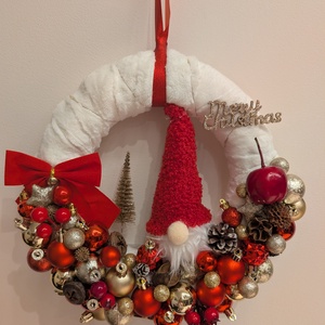 Világítós karácsonyi ajtódísz/kopogtató piros manó , Karácsony, Karácsonyi lakásdekoráció, Karácsonyi ajtódíszek, Virágkötés, Eladó a képen látható szőrmés, világítós karácsonyi ajtódísz.
A led sor időzítős így automatikusan ..., MESKA