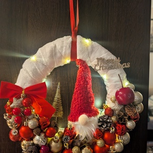 Világítós karácsonyi ajtódísz/kopogtató piros manó  - karácsony - karácsonyi lakásdekoráció - karácsonyi ajtódíszek - Meska.hu