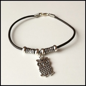 Egyedi valódi bőr karkötő bagoly függővel - Meska.hu