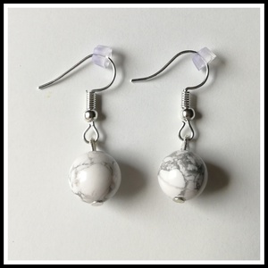 Howlit ásvány fülbevaló - Meska.hu