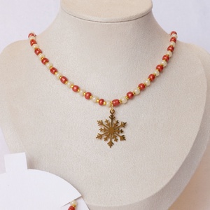 Hópehely medálos nyaklánc - rozsdamentes acél, arany bevonat (18K), kásagyöngy - ékszer - nyaklánc - medál - Meska.hu