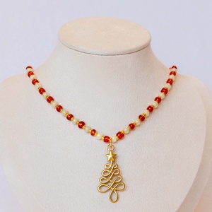 Karácsonyfa medálos nyaklánc � rozsdamentes acél, arany bevonat (18K), kásagyöngy, Ékszer, Nyaklánc, Medálos nyaklánc, , MESKA