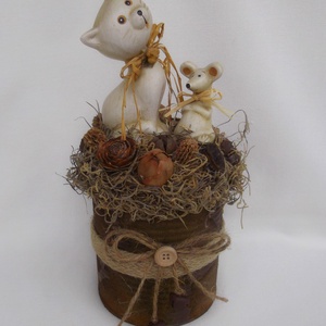 Macska-egér barátság 4 évszakos asztaldísz, Otthon & Életmód, Dekoráció, Asztal és polc dekoráció, Asztaldísz, Virágkötés, MESKA