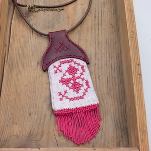 Textilmentő nyaklánc régi hímzett könyvjelzőből - Meska.hu