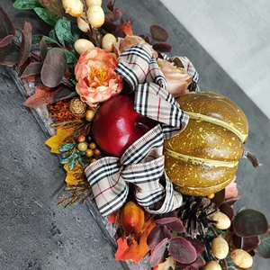 Őszi asztaldísz fa tálcán - 12x50cm, Otthon & Életmód, Dekoráció, Asztal és polc dekoráció, Asztaldísz, Virágkötés, MESKA