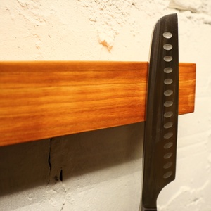 Rejtett mágneses fali késtartó - otthon & életmód - konyhafelszerelés, tálalás - Meska.hu