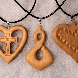 Szívkereszt medálos nyakék - ékszer - nyaklánc - medálos nyaklánc - Meska.hu