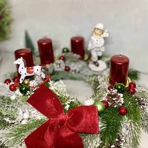 Adventi  koszorú hintalóval korcsolyázó gyermekkel - Meska.hu