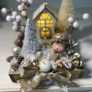 Adventi asztaldísz  ledes faházzal angyallal - karácsony - adventi díszek - adventi asztaldísz - Meska.hu