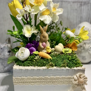 Tavaszi virágos húsvéti asztaldísz fadobozban - Meska.hu