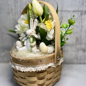 Húsvéti kosár asztaldísz Chic Antiqe nyuszival - ünnepi díszek, dekorációk - húsvéti díszek és dekorációk - húsvéti virágos díszek - Meska.hu