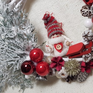 Kötött babával díszített kopogtató - karácsony - adventi díszek - adventi ajtódísz - adventi díszek - Meska.hu
