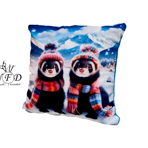 Gyönyörű egyedi dekorpárna havas  vadászgörények sapkában mintával!(csak huzat!), Otthon & Életmód, Lakástextil, Párna & Párnahuzat, Díszpárna (belsővel együtt), Csomózás, Varrás, MESKA