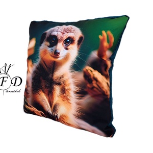 Gyönyörű egyedi dekorpárna álló szurikáta mintával!(csak huzat!) - otthon & életmód - lakástextil - párna & párnahuzat - díszpárna (belsővel együtt) - Meska.hu