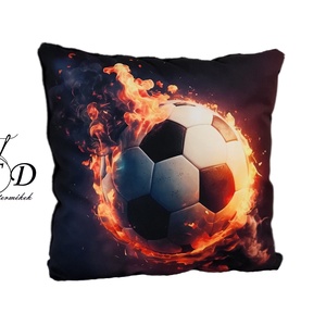 Gyönyörű egyedi dekorpárna tüzes focilabda mintával!(csak huzat!), Otthon & Életmód, Lakástextil, Párna & Párnahuzat, Díszpárna (belsővel együtt), Csomózás, Varrás, MESKA
