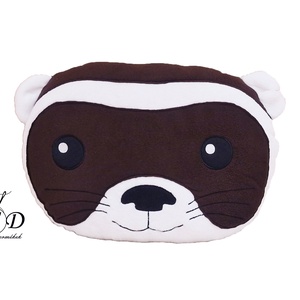 Hímzett pihepuha vadászgörény fej párna - Meska.hu