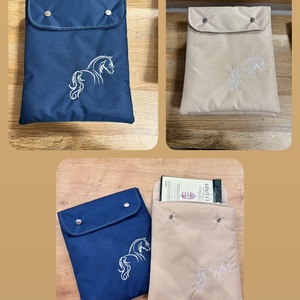 Lóútlevél tartó - Meska.hu