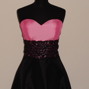 Rózsaszín-fekete csipkés alkalmiruha szalagavatóra nyakkendővel -  - Meska.hu