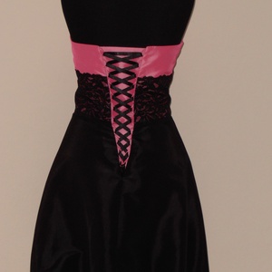 Rózsaszín-fekete csipkés alkalmiruha szalagavatóra nyakkendővel -  - Meska.hu